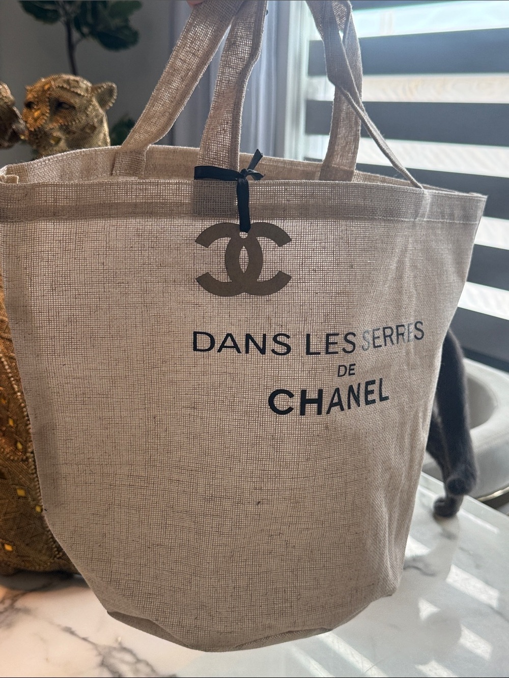 CHANEL Beauty Natural Beige Canvas 'Dans Les Serres' Tote with Logo Charm/Rattan - Picture 6 of 8